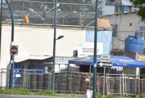  El Servicio Nacional de Atención Integral a Personas Privadas de la Libertad (SNAI) confirmó la muerte de tres reclusos en el Centro de Privación de Libertad El Oro N.º 1 en Machala. 