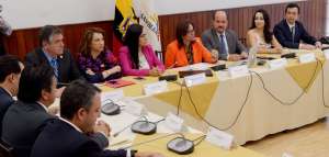 Hasta el cierre de la edici&oacute;n, los miembros del CAL discut&iacute;an las opciones para los casos de las legisladoras que est&aacute;n bajo investigaci&oacute;n.