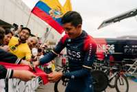 Equipo Ineos Grenadiers celebra cumpleaños de Richard Carapaz