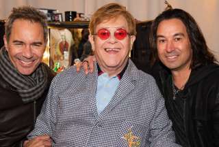 Elton John sufrió un accidente casero, pero está fuera de peligro