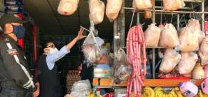 Arcsa detecta tiendas que manten&iacute;an productos sin medidas de higiene