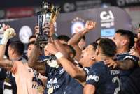 Álex Arce se proclamó campeón en Argentina