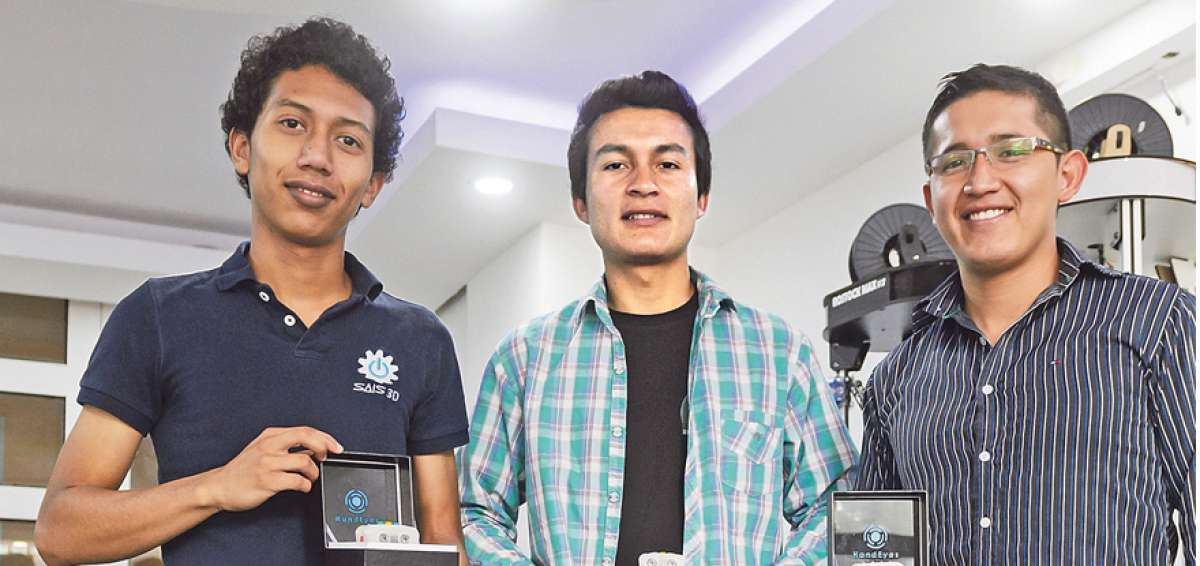 De izquierda a derecha: Carlos Canacu&aacute;n, &Aacute;lex Ald&aacute;s y Diego Aguinsaca representan al Ecuador en la tercera edici&oacute;n del concurso latinoamericano, de History Channel.