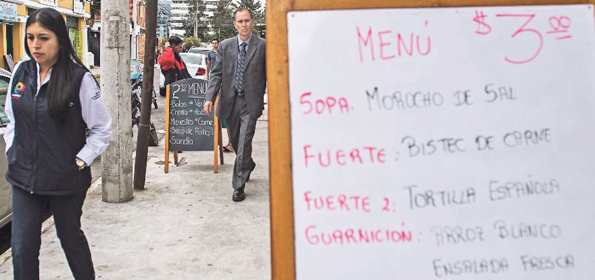En diferentes zonas del hipercentro de Quito se concentran restaurantes con variada oferta gastron&oacute;mica. Aunque en el sector hay centros comerciales, los comensales optan por lo m&aacute;s casero y econ&oacute;mico. 