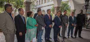 Oficialistas. La bancada de Alianza PAIS (AP) en una de las tres reuniones que ha mantenido con el presidente Len&iacute;n Moreno, en el Palacio de Carondelet.