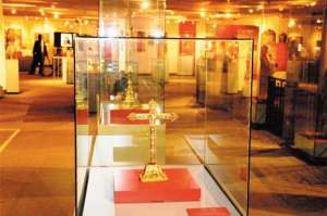 Esta es la &lsquo;Cruz latina del altar&rsquo;, en exposici&oacute;n permanente en el Museo Nacional de Quito.