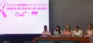 Representante de la Fundaci&oacute;n J&oacute;venes con c&aacute;ncer y Martha Moncayo, gerente general de CNT EP, participaron en la presentaci&oacute;n de la campa&ntilde;a.