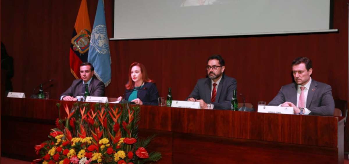 Mar&iacute;a Fernanda Espinosa entreg&oacute; un informe de la labor que realiz&oacute; como Canciller durante un acto que se efectu&oacute; en el auditorio de la Ciespal.