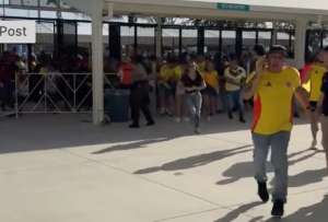 Retrasan la final de la Copa América por incidentes en el estadio.