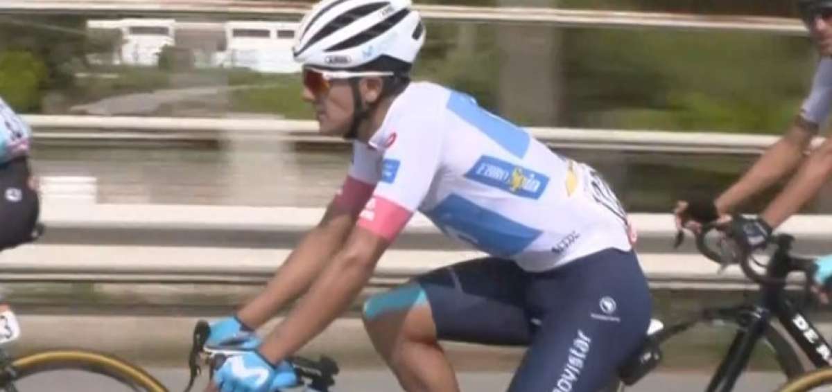 Richard Carapaz retuvo este viernes 11 de mayo el "maillot" blanco del Giro de Italia, que lo ubica como el mejor ciclista joven de la competencia.