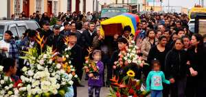 Familiares, amigos y conocidos del occiso acompa&ntilde;aron las honras f&uacute;nebres en la Iglesia Matriz de San Gabriel.