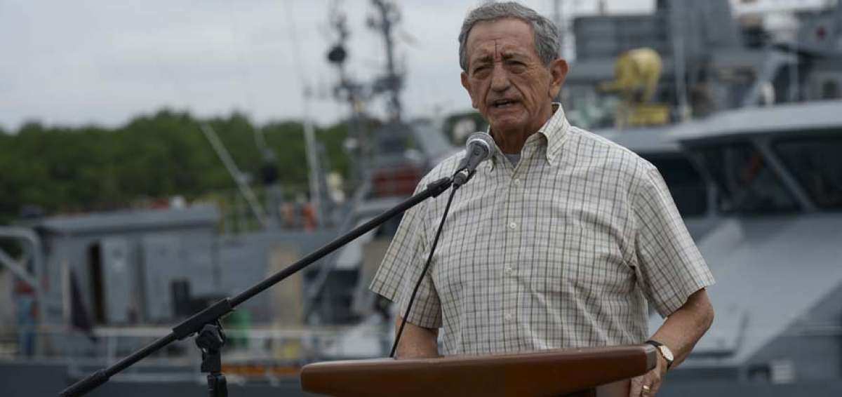 Oswaldo Jarr&iacute;n, ministro de Defensa, estuvo en la Base Naval Sur y en Astilleros Navales.