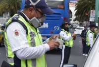 ¿Cómo ahorrar si te sanciona un agente de tránsito?