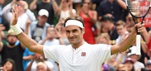 Roger Federer derrota a Lukas Lacko en Wimbledon