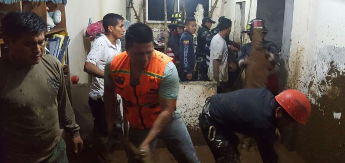 Dos adolescentes fallecieron debido al colapso de pared por lluvias en Pastaza