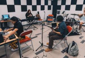  Del 2 al 5 de septiembre, Quito será sede de la tercera edición del Music Week, un encuentro gratuito con charlas, paneles y talleres donde participarán figuras como Jessica Roiz de Billboard y Carlos Acosta, manager de Piso 21.