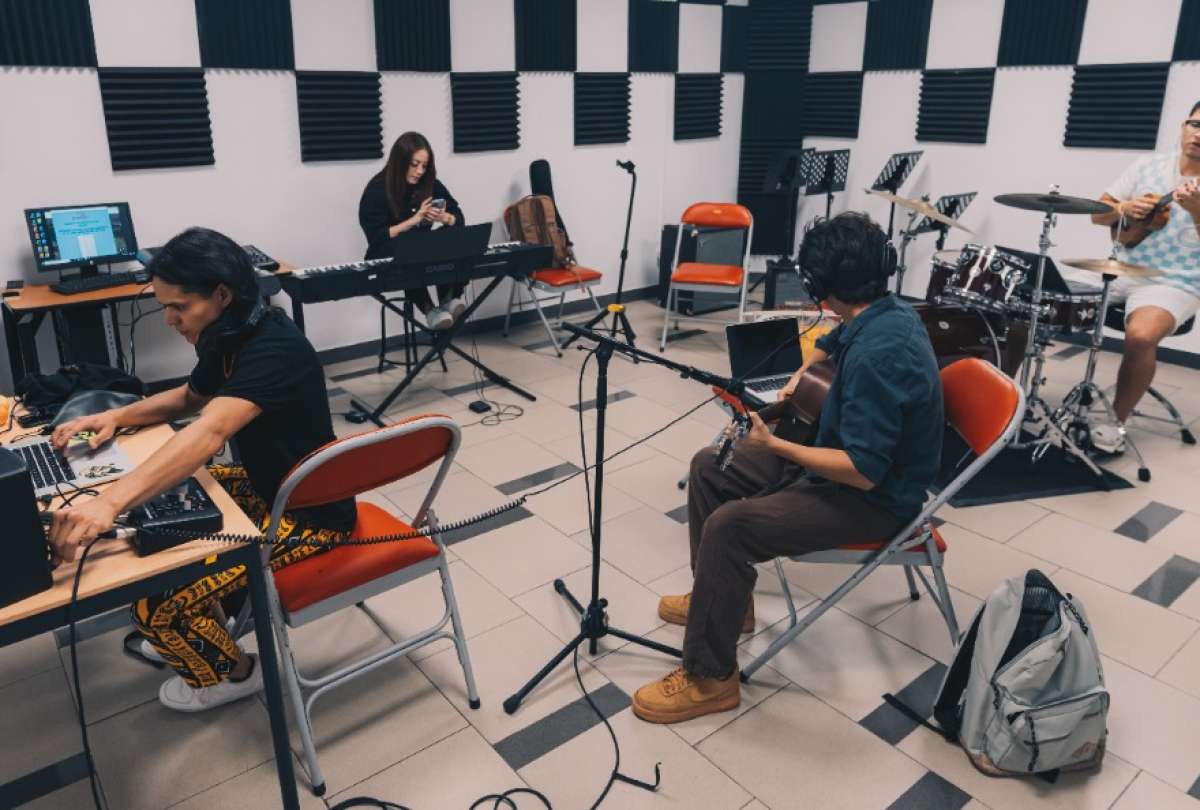  Del 2 al 5 de septiembre, Quito será sede de la tercera edición del Music Week, un encuentro gratuito con charlas, paneles y talleres donde participarán figuras como Jessica Roiz de Billboard y Carlos Acosta, manager de Piso 21.