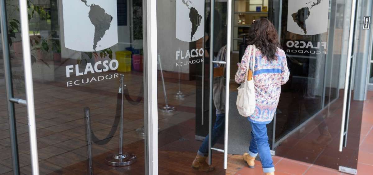 La Facultad Latinoamericana de Ciencias Sociales (Flacso) oferta maestr&iacute;as y doctorados. El titular de la Senescyt no descart&oacute; una reuni&oacute;n con su directivo.
