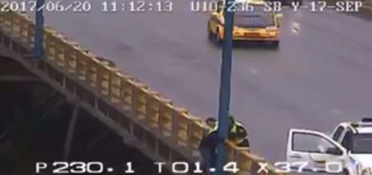 ECU-911 y polic&iacute;as impiden que persona salte de un puente