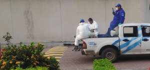 Municipio de Guayaquil fumiga urbanizaciones de las v&iacute;as a la Costa y Daule
