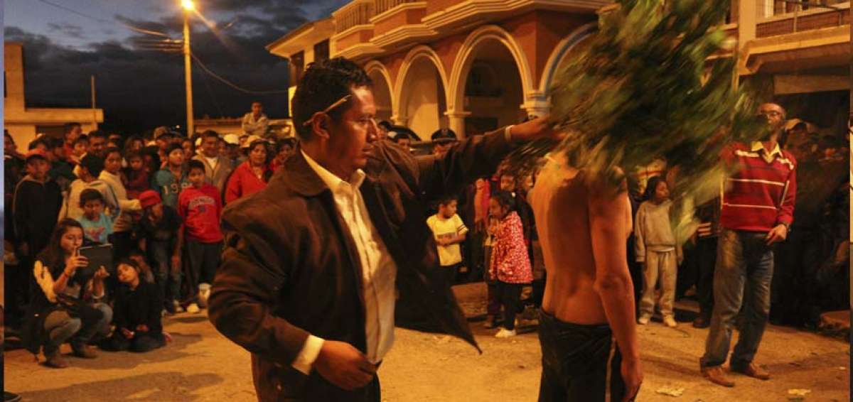 En el marco legal del Ecuador se concluye que impartir justicia dentro de las comunidades ind&iacute;genas no solo es legal, sino que es un derecho. En el libro La justicia ind&iacute;gena en San Pedro de Ca&ntilde;ar se explica la importancia de esta pr&aacute;ctica.  