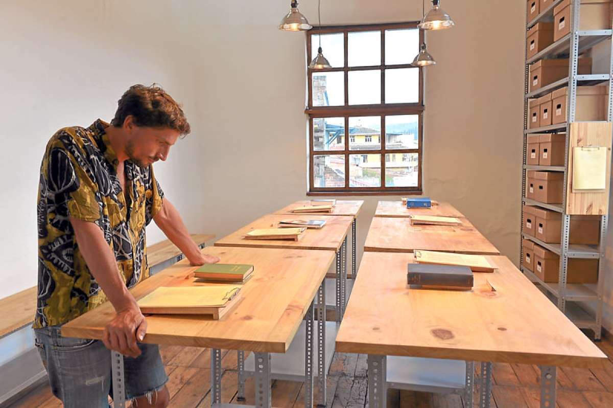 Esta obra denominada &lsquo;The Library of Unborrowed Books&rsquo; se exhibe en el Museo de la Medicina. Todas las muestras de la Bienal permanecer&aacute;n abiertas al p&uacute;blico hasta el 27 de junio, fecha en que ser&aacute; la clausura. Foto: Jos&eacute; Luis LLivisaca.