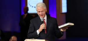 Bill Clinton ha escrito un estimado de 10 libros, de los cuales el autobiogr&aacute;fico titulado Mi vida (2004) ha sido el que m&aacute;s destac&oacute; y se vendi&oacute;.