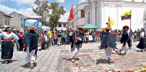 Los eventos culturales, que se organizan en Latacunga, utilizan como escenario predilecto el centro hist&oacute;rico. Foto: Silvia Osorio / para El Tel&eacute;grafo