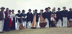 La cofrad&iacute;a musical naci&oacute; en la d&eacute;cada del 70 en la comunidad de Peguche, en Imbabura. Desde entonces se ha convertido en una representatividad de los ritmos locales.