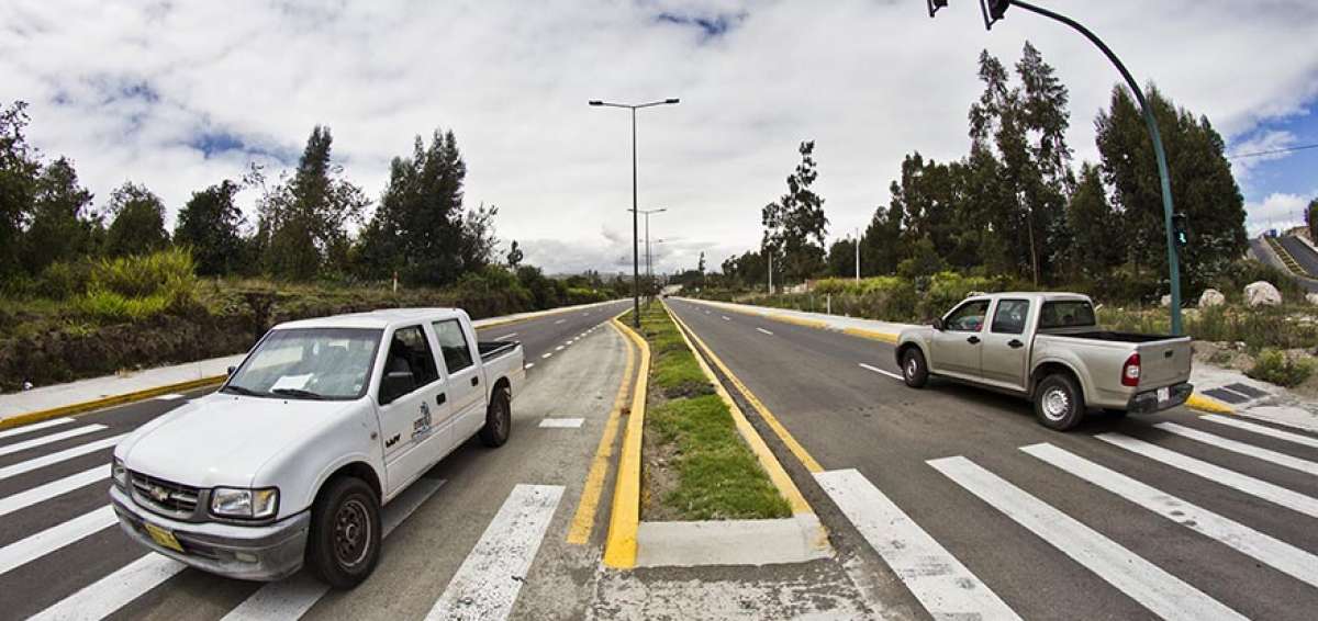 Quienes usan la v&iacute;a Luis A. Granja para enlazarse con la avenida Bolivariana ahorran hasta 20 minutos de viaje.