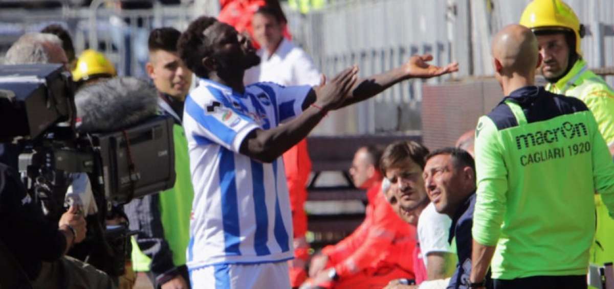 Pie de foto: Sulley Muntari recibi&oacute; insultos racistas de parte de varios hinchas, tras lo cual opt&oacute; por abandonar la cancha.
