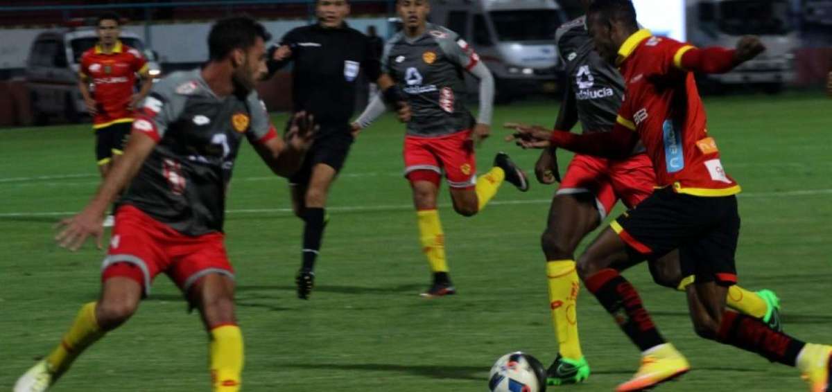 El partido estuvo bastante trabado en el primer tiempo.