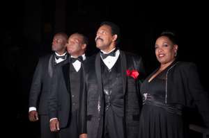 Oneil Anthony Lawrence (izq.), Barry Carl Smith, Gregory Jackson y Leatta Barret son los nuevos The Platters. Cortes&iacute;a