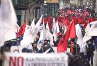 En el marco del Día del Trabajo varias organizaciones de trabajadores realizan una movilización en el centro de Quito