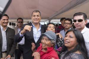 El presidente Rafael Correa almorz&oacute; con dirigentes de organizaciones sociales en Quito. Foto: Daniel Molineros / El Tel&eacute;grafo