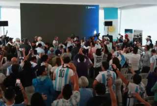 La comunidad argentina en Quito se ha reunido en el Mundial en la residencia oficial del embajador. 