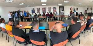 Exgu&iacute;as penitenciarios presentaron un pedido para regresar a sus puestos de trabajo