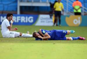 Luis Su&aacute;rez (i.) asegur&oacute; que son cosas que pasan dentro del campo de juego. Foto: AFP