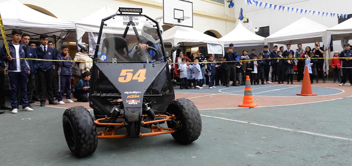 El carro, conocido tambi&eacute;n como buggy, fue hecho por los estudiantes del colegio Oblatos.
