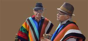 Compadres y comadres, tradici&oacute;n que perdura