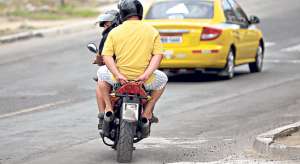 En Manta se realizan controles con el fin de que se cumpla la ordenanza que proh&iacute;be que 2 personas se movilicen en una moto. 