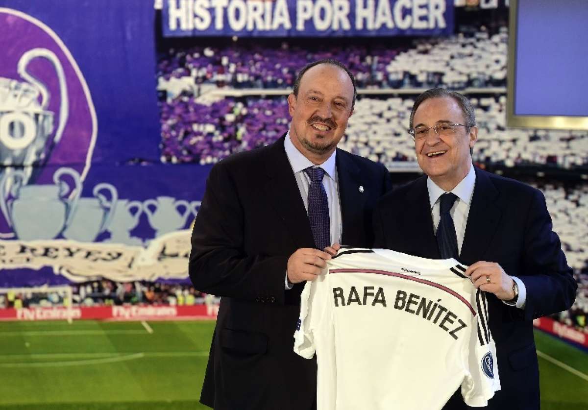 El presidente del Real Madrid, Florentino P&eacute;rez (d), posa junto al nuevo DT del equipo capitale&ntilde;o de Espa&ntilde;a. 