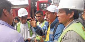 Los trabajadores se mostraron contrariados por la falta de pagos y reclamaron en el Consorcio Cuatro R&iacute;os. Foto: Rodrigo Matute / El Tel&eacute;grafo