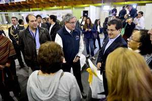 CNE anuncia "&eacute;xito" de voto electr&oacute;nico y resultados de Azuay y Santo Domingo