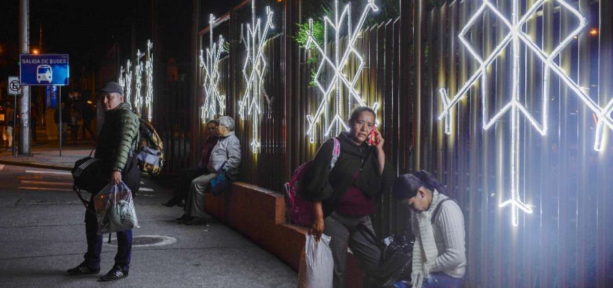 A pesar del ambiente festivo evidente en las calles, como se da en el barrio San Carlos y Cotocollao (al norte de Quito), la Navidad no se vive de la misma manera entre las personas de diferentes edades. La soledad afecta m&aacute;s a los adultos mayores.