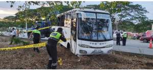 Personal de la OIAT tom&oacute; procedimiento en el lugar. Se investigan las causas del accidente en la v&iacute;a a la costa.