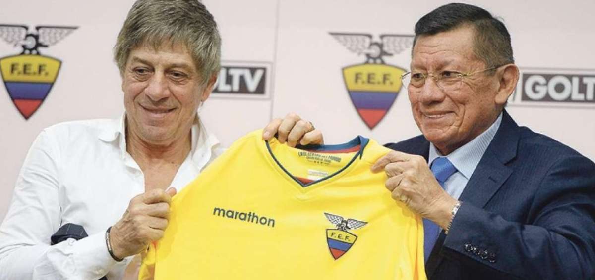 Villac&iacute;s (d) dio indicios sobre el pr&oacute;ximo DT de Ecuador.