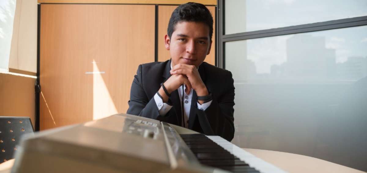 Ezequiel Ord&oacute;&ntilde;ez presenta su Concierto por la paz