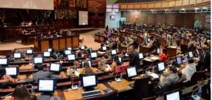 El Pleno analiza el informe preparado por la Comisi&oacute;n de Soberan&iacute;a y Relaciones Internacionales.