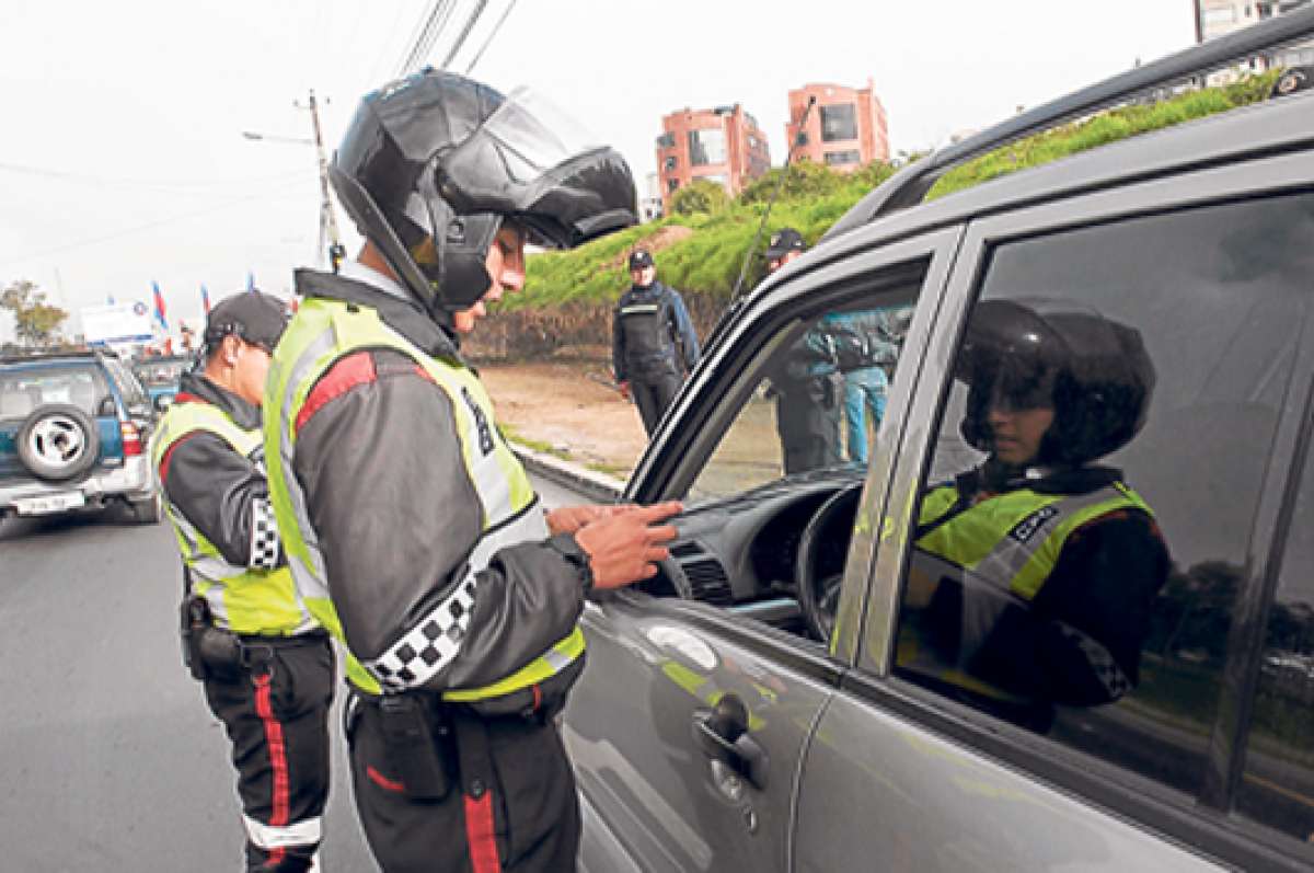 Los agentes civiles de tr&aacute;nsito ejercen control total desde el domingo en las v&iacute;as del Distrito Metropolitano. Foto: Archivo / El Tel&eacute;grafo.